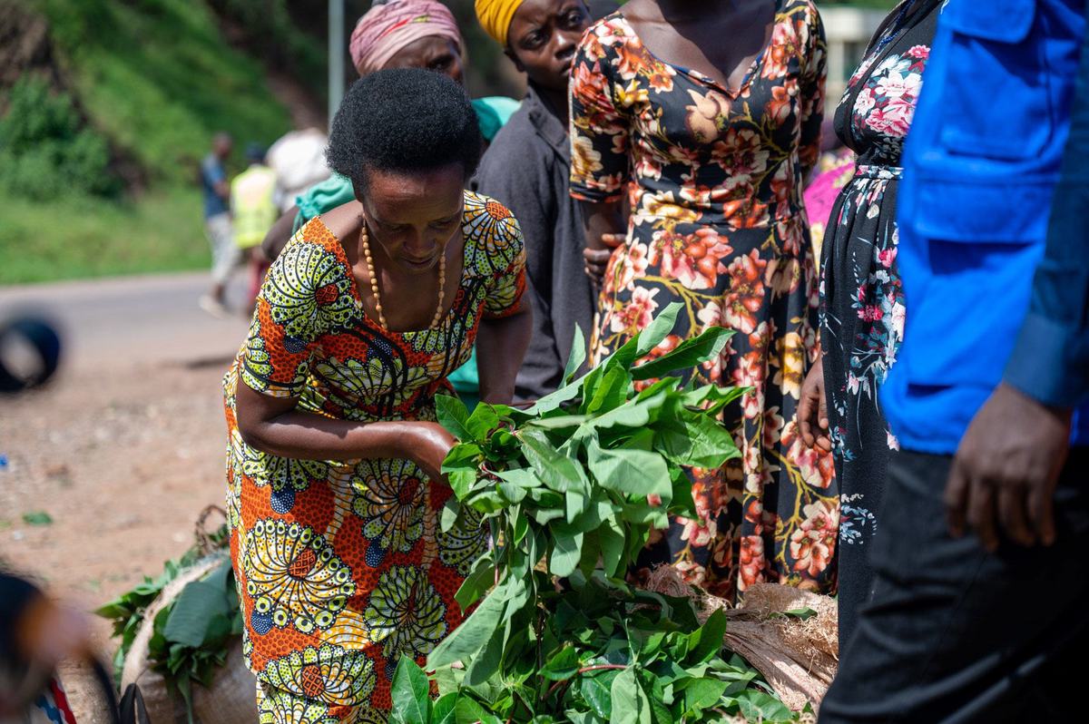 Francoise picks out vegetables to resell to the Congolese traders at the Elakat market in the DRC. Francoise picks out vegetables to resell to the Congolese traders at the Elakat market in the DRC.