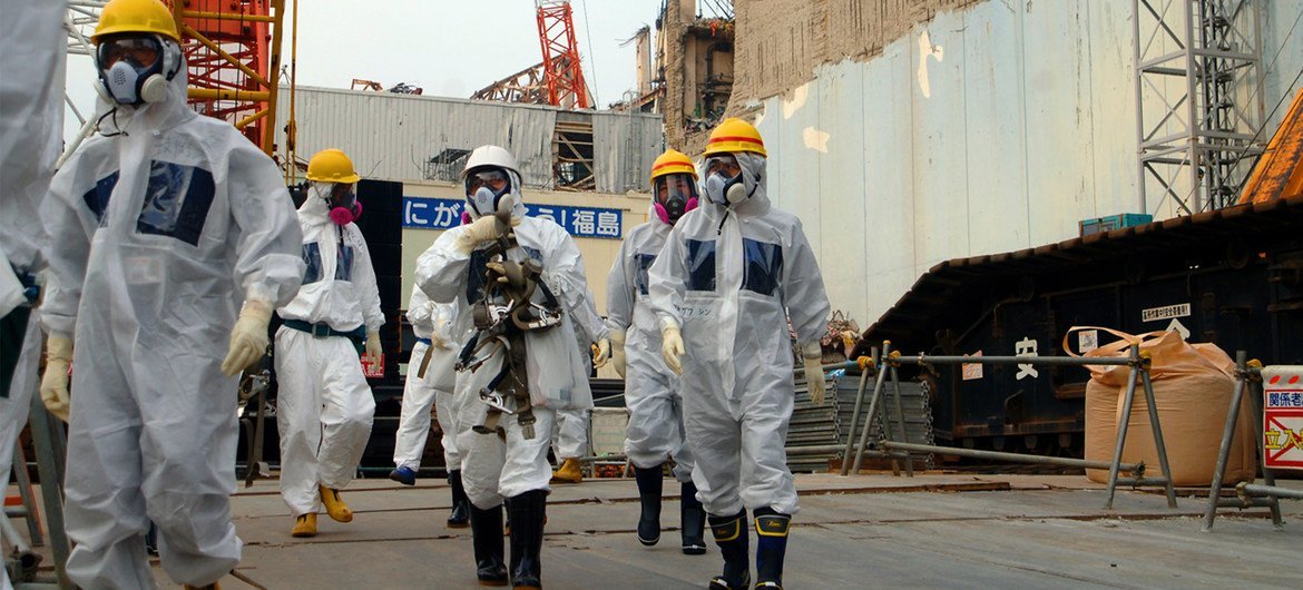 IAEA experts depart Unit 4 of Fukushima Daiichi Nuclear Power Station. (April 2013 photo). IAEA experts depart Unit 4 of Fukushima Daiichi Nuclear Power Station. (April 2013 photo).