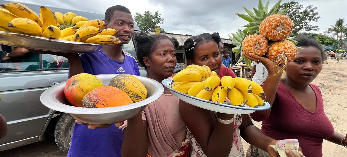 Students are encouraged to prepare food with produce readily available at local markets.
