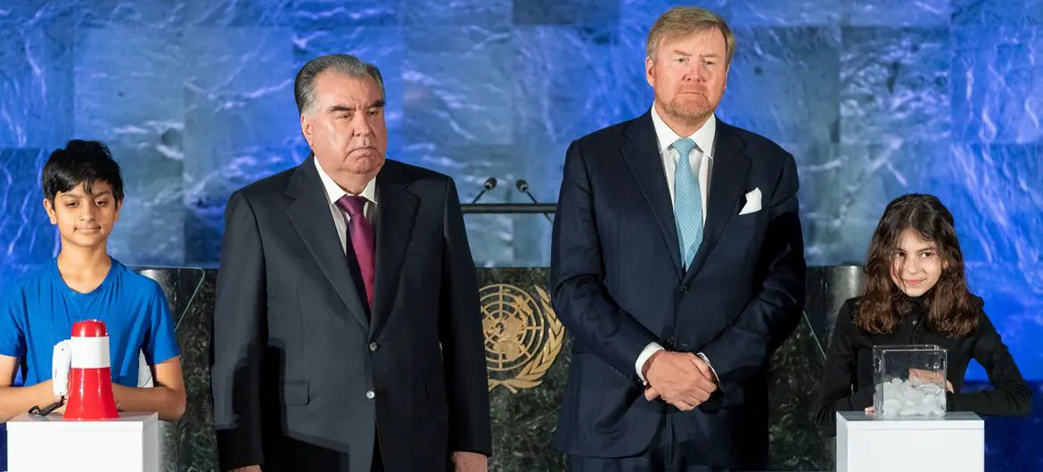 President Emomali Rahmon (left) of Tajikistan and King Willem-Alexander of the Netherlands open the United Nations Water Conference which is being co-hosted by the Governments of both countries.