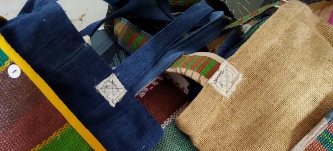 The SIMILI project transforms discarded fishing nets into beautiful fabrics and these handcrafted items find new buyers, feeding into a circular economy that reduces waste and protects the environment.