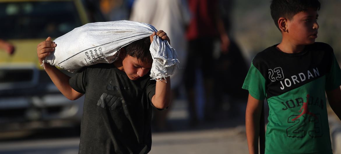 Hungry people in Gaza run the risk being shot when picking up food aid. Hungry people in Gaza run the risk being shot when picking up food aid.