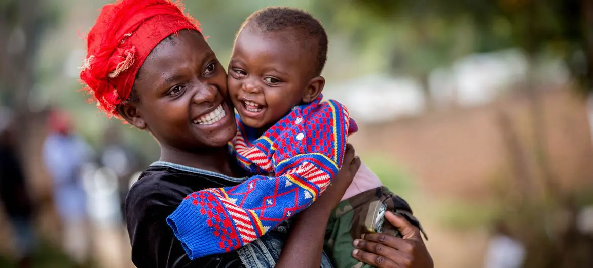 An mother and her baby are among those benefiting from services offered at a UNICEF-supported health centre in Malawi. An mother and her baby are among those benefiting from services offered at a UNICEF-supported health centre in Malawi.