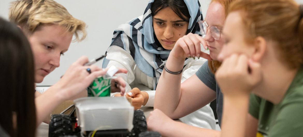 Somaya Faruqi (centre) works alongside students at Missouri University of Science and Technology to build a robot. Somaya Faruqi (centre) works alongside students at Missouri University of Science and Technology to build a robot.