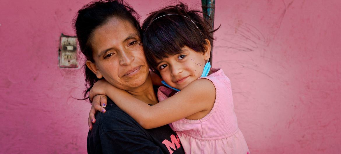 UNICEF is helping to promote healthy eating and the well-being of children and teenagers in Mexico. UNICEF is helping to promote healthy eating and the well-being of children and teenagers in Mexico.