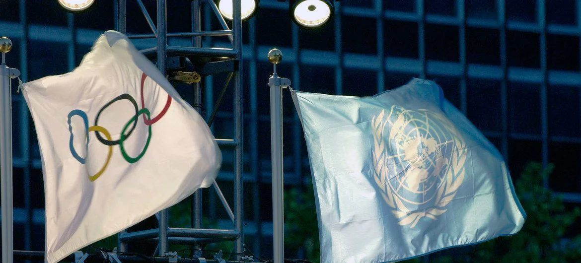 The United Nations and the Olympic flags raised at UN Headquarters. (file)