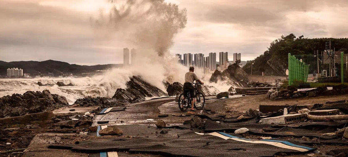 Artificial intelligence can support early warning systems to mitigate the effects of extreme weather events.