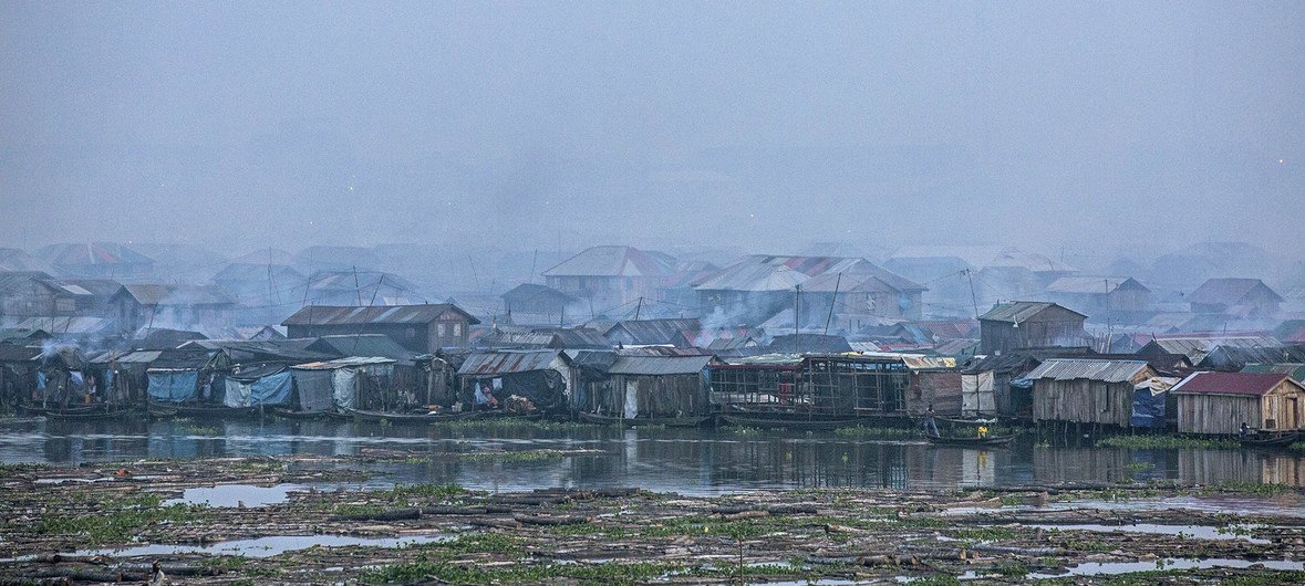 Vehicle emissions, diesel generators, the burning of biomass and garbage have all contributed to poor air quality in Lagos Lagoon in Nigeria. (file 2016) Vehicle emissions, diesel generators, the burning of biomass and garbage have all contributed to poor air quality in Lagos Lagoon in Nigeria. (file 2016)