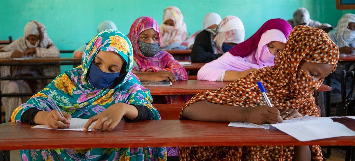 Mauritanian students return to school after several months of school closures due to COVID-19. Mauritanian students return to school after several months of school closures due to COVID-19.