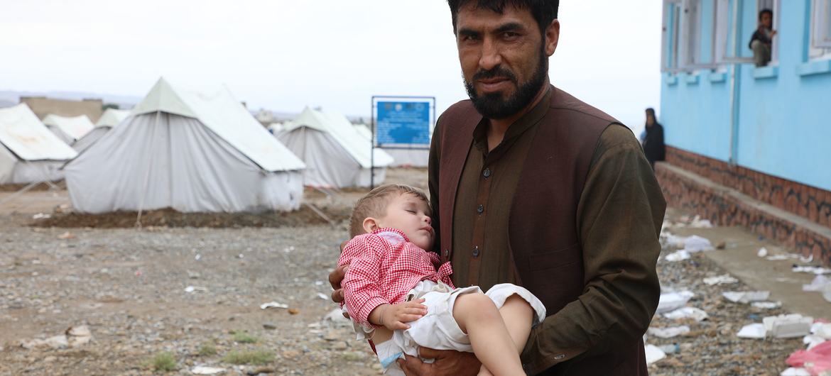 A father brings his child to a UNICEF-supported mobile health clinic to seek treatment in Logar Province, Afghanistan, where his home has been destroyed by recent floods. A father brings his child to a UNICEF-supported mobile health clinic to seek treatment in Logar Province, Afghanistan, where his home has been destroyed by recent floods.