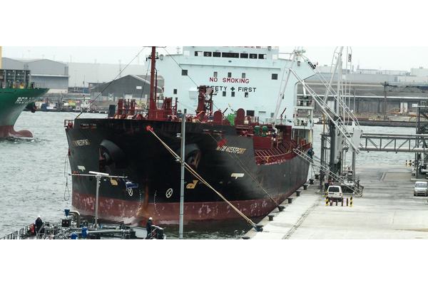 Countries reach historic deal to cut shipping emissions | UN News