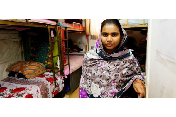 ILO study finds migrants earn much less than locals, and the gap is widening | UN News