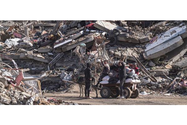 Aid efforts in Gaza escalate, as risk from deadly unexploded ordnance grows | UN News