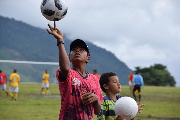 Report highlights links between child trafficking and grave violations during conflict | UN News