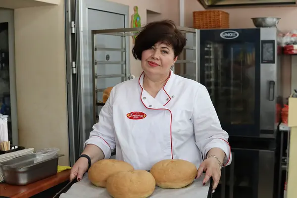 Ukrainian baker rises above adversity | UN News