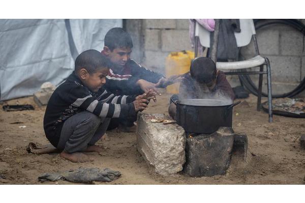 Gazans ‘in terror’ after another night of deadly strikes and siege | UN News
