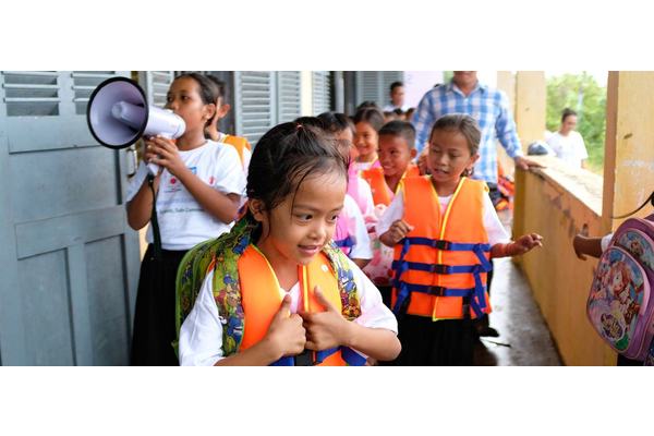Cutting disaster risk will boost equality, improve resilience | UN News