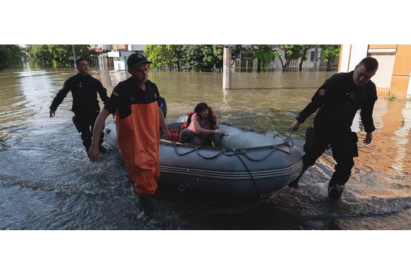 Ukraine dam disaster: Lack of clean water, spread of disease, major risks | UN News