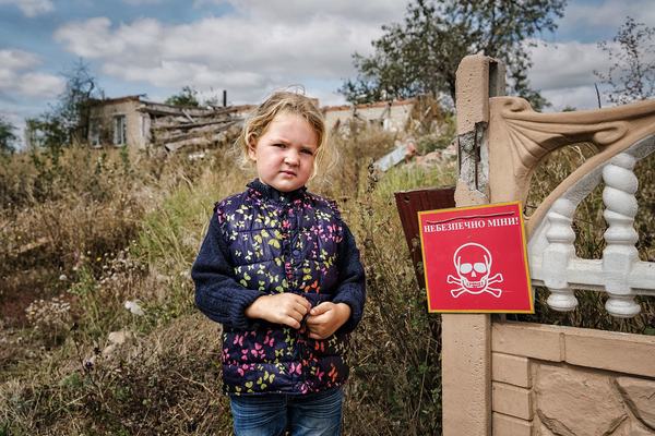 Frontline Ukrainian families face perilous task of farming mined fields | UN News