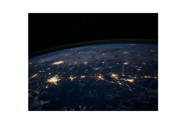 How technology changed the way businesses attract customers?