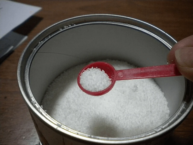 MSG may actually be useful in reducing sodium consumption while not compromising the taste of savory foods. Salt is considered a fundamental additive to good-tasting savory foods, and MSG could make an improved taste, with less sodium. Credit: Onlymyself65536 via CC-BY-SA-3.0