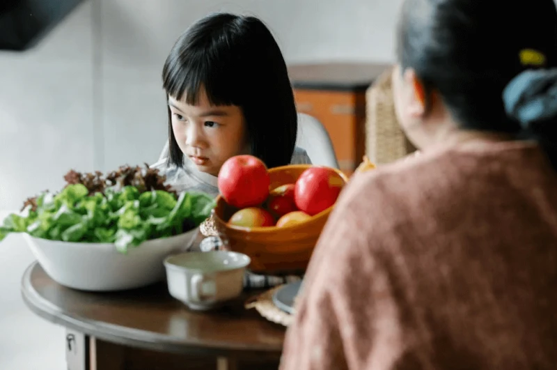 png pex girl child veg food Credit: Alex Green via Pexels