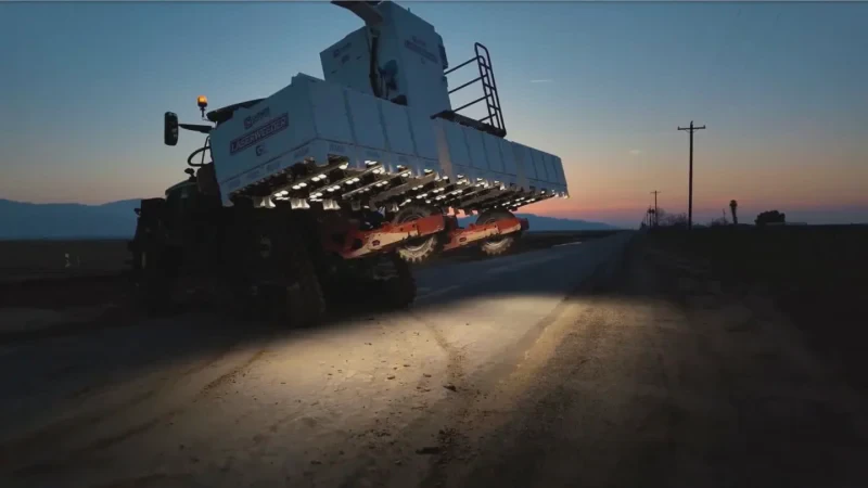 3-robot-uses-lasers-to-make-chemical-free-farming-a-reality.jpg 3-robot-uses-lasers-to-make-chemical-free-farming-a-reality.jpg