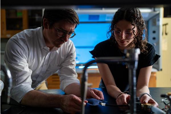 Transforming Setbacks into Success: Rice Researchers Pioneer Advanced Wearable Technology
