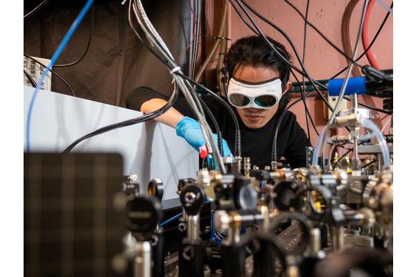 Breakthrough Sensor Analyzes Gases to Reveal Their Composition