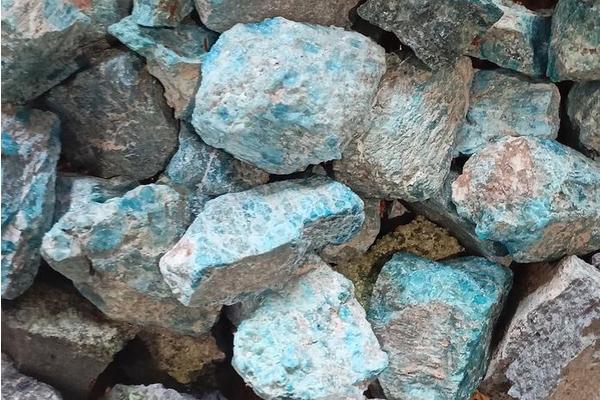 Novel Method Accelerates Carbon Capture Using Abundant Rocks at Low Cost