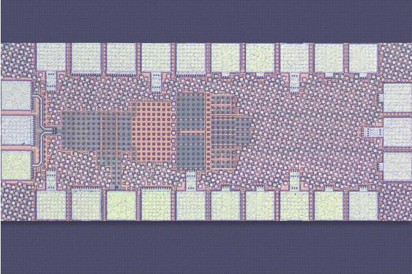 Compact Low-Power Receiver Set to Enhance 5G Smart Devices
