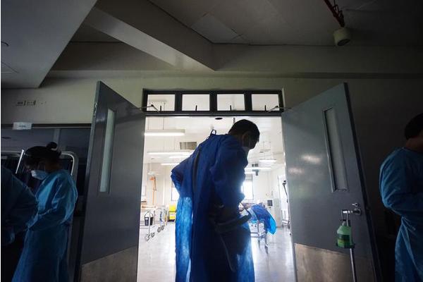 Survey Highlights Challenging Employment Outlook for Filipino Nursing and Medical Graduates