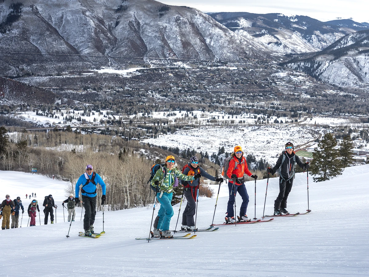 Skiers on Aspen Mountain during Wintersköl