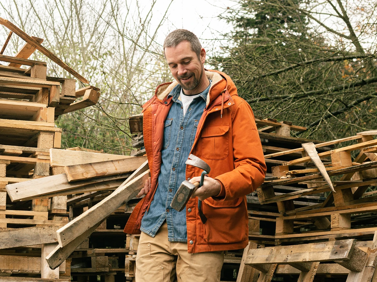Thomas Dambo selects pallets for his troll sculpture