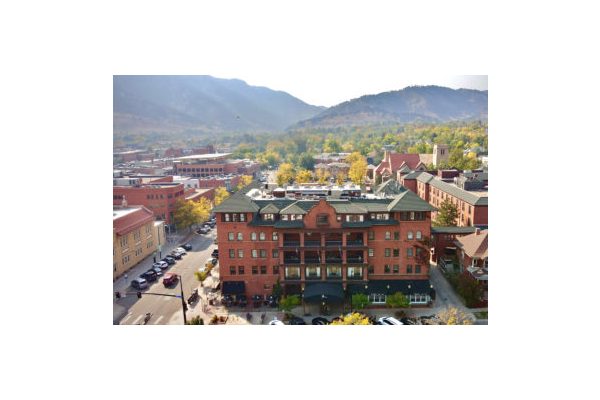 Hotel Boulderado vs. St Julien Hotel & Spa