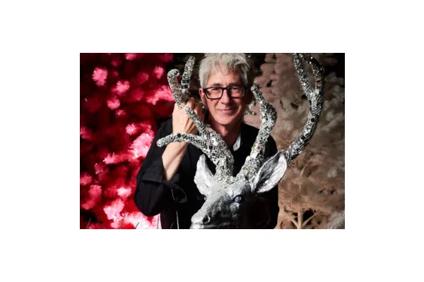 The Holiday Season Is When Local Artist Lonnie Hanzon Really Shines