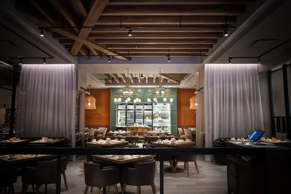 Catching a Holiday Show? Here’s Where to Eat and Drink Beforehand