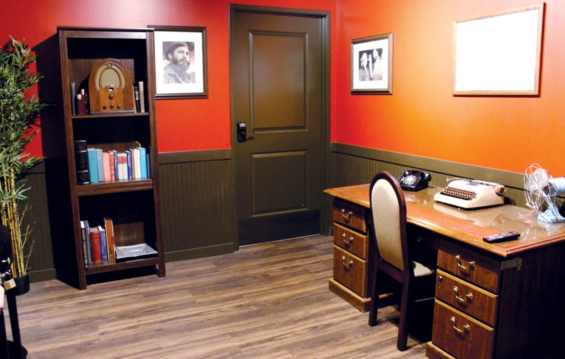 Solutions Lounge & Restaurant 