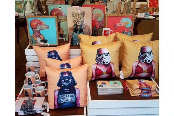 5 Gift Ideas For Your Most Cultured Friends