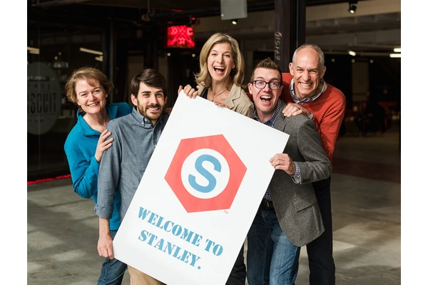 “Travelers of the Lost Dimension” Challenges Theater Norms